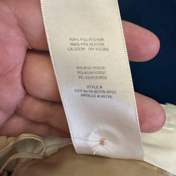 Aritzia effortless beige shorts size 6 - Picture 6 of 7